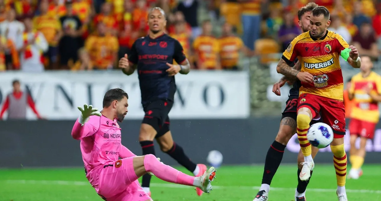 Zabójcze trzy minuty Widzewa w Białymstoku! Pierwsza wyjazdowa wygrana od prawie pół roku