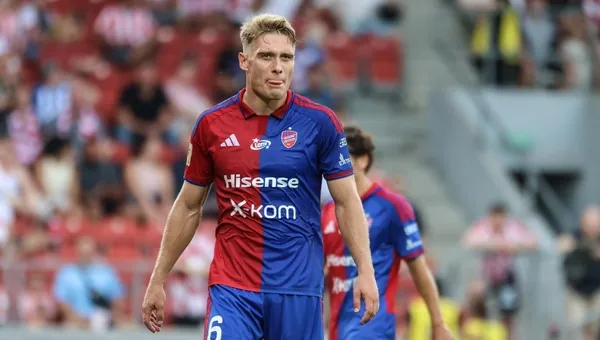 Pomocnik Rakowa CzÄstochowa Oskar Repka w meczu z CracoviÄ