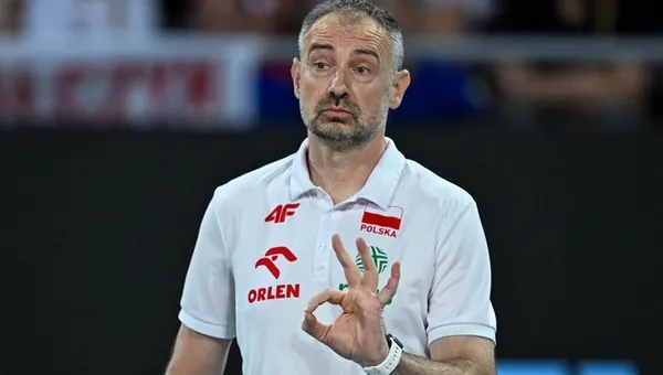 26915550 - SIATKÓWKA ME POLSKA UKRAINA (Trener reprezentacji Polski Nicola Grbić)