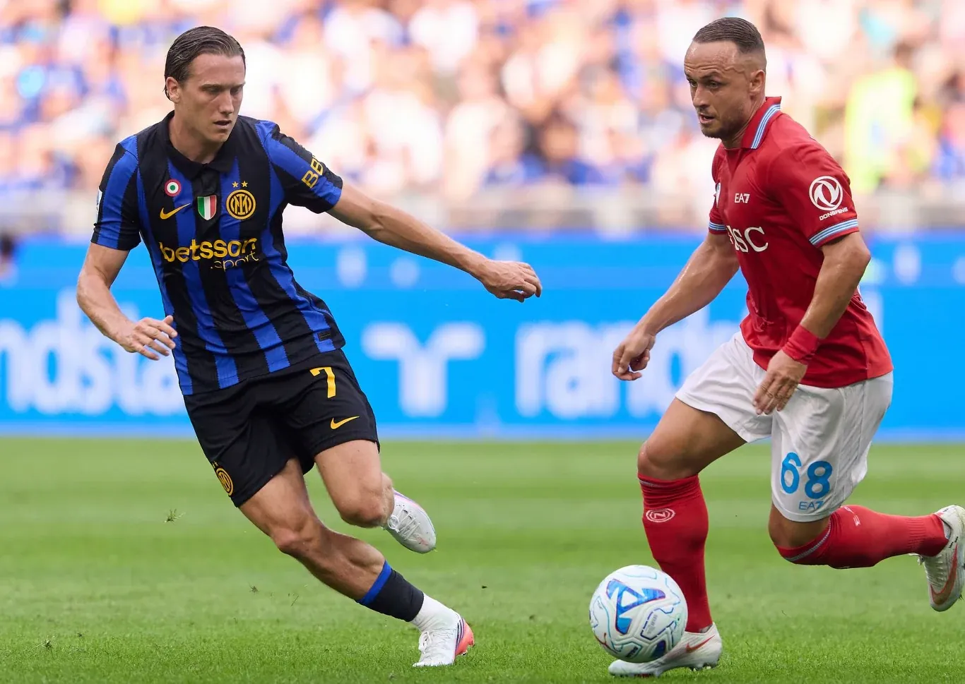 Piotr Zieliński podczas meczu Serie A z Napoli